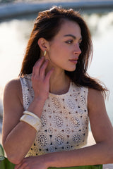 UNE PIECE-Resin Bangle with Gold Clasp IVORY
