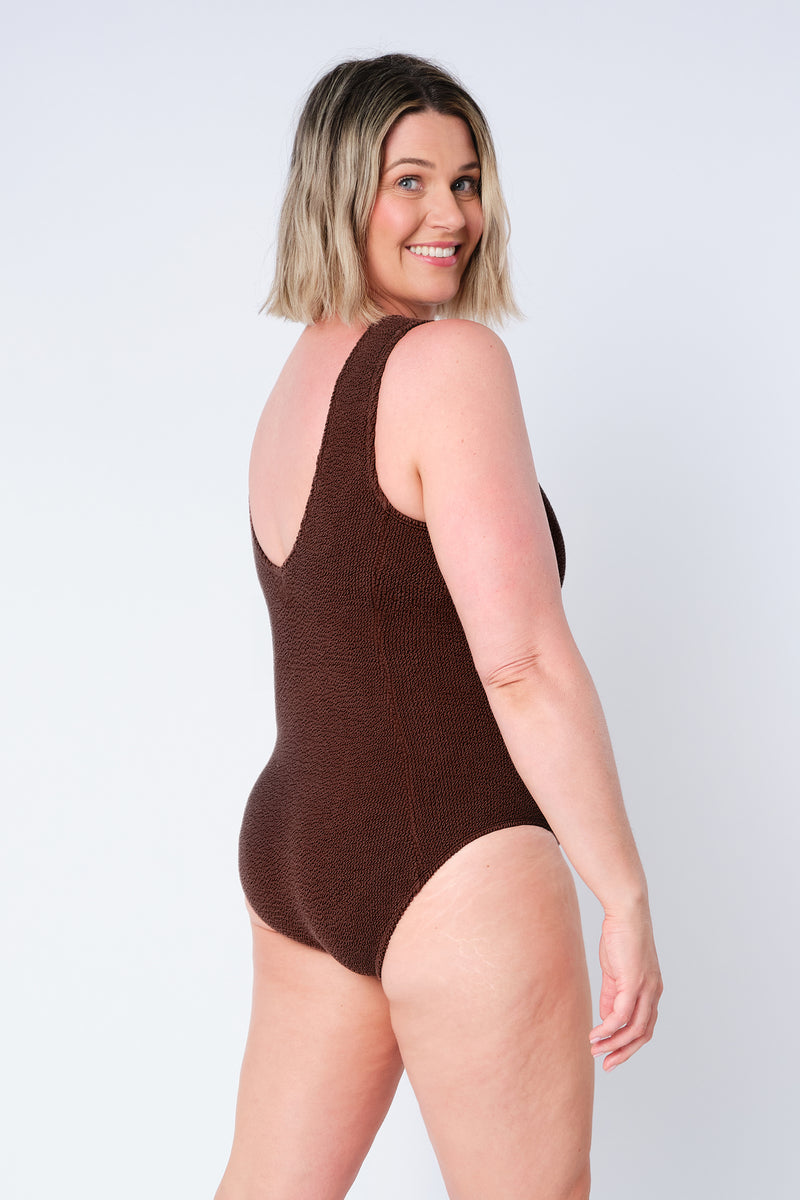 UNE PIECE-Crinkle Cut V-Neck One Piece with Ring CHOCOLATE