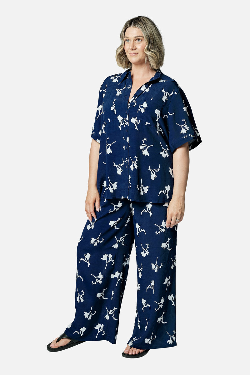 UNE PIECE-Short Sleeve Button-Up Shirt FREESIA SILHOUETTE NAVY