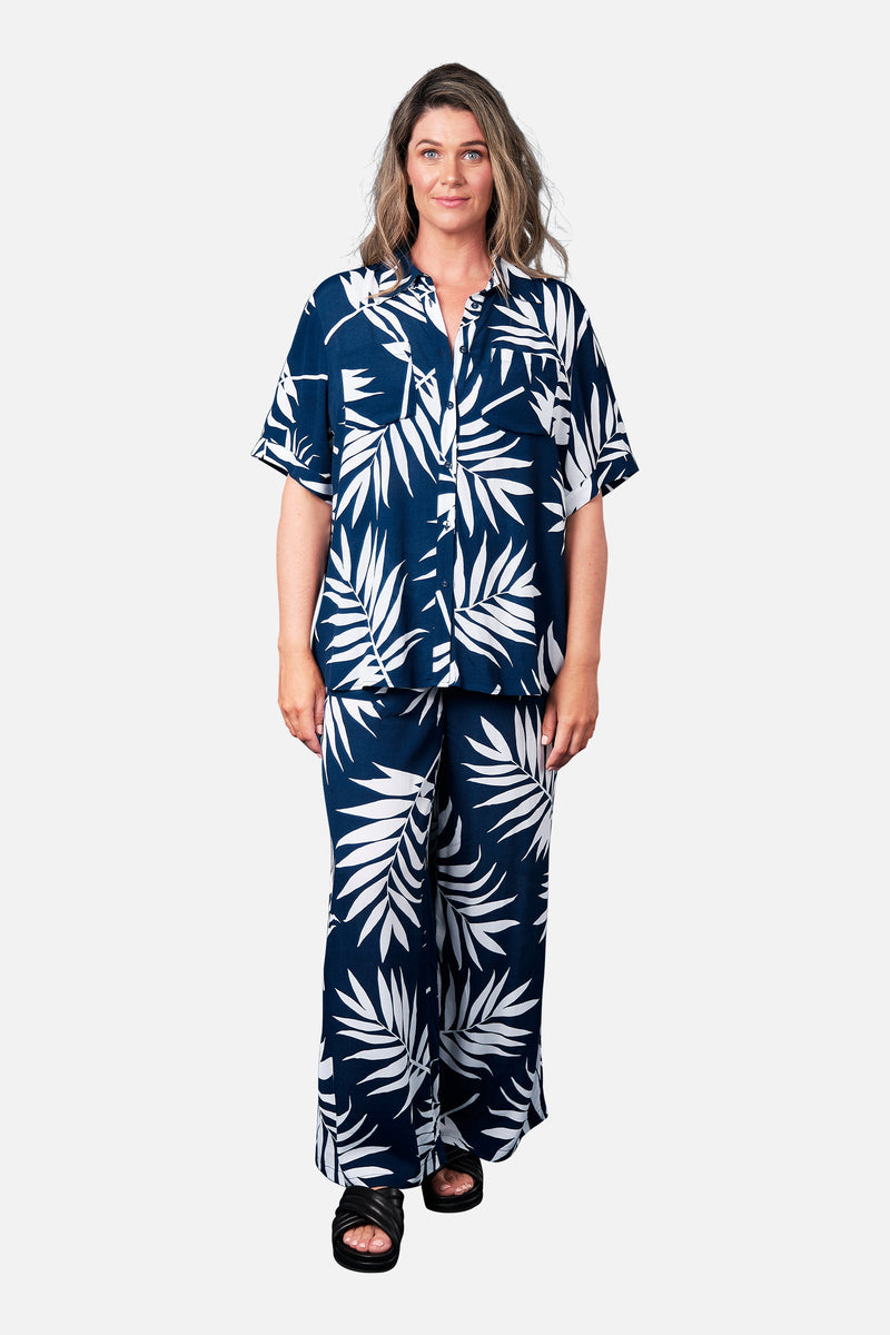 UNE PIECE-Short Sleeve Button-Up Shirt PALM SILHOUETTE NAVY